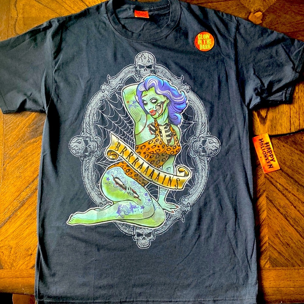 Unisex Halloween t-shirt size medium